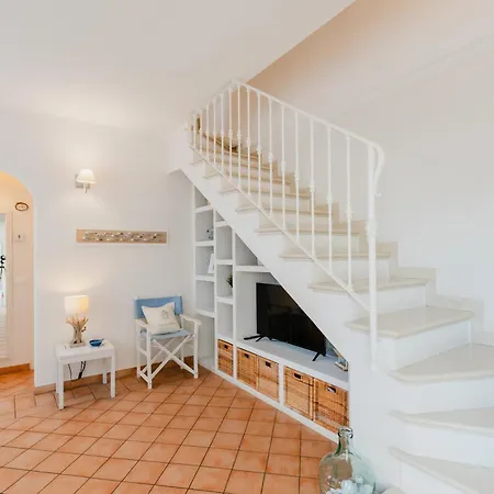 Semesterbostad Maison Ciri *